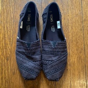 Black embroidered toms